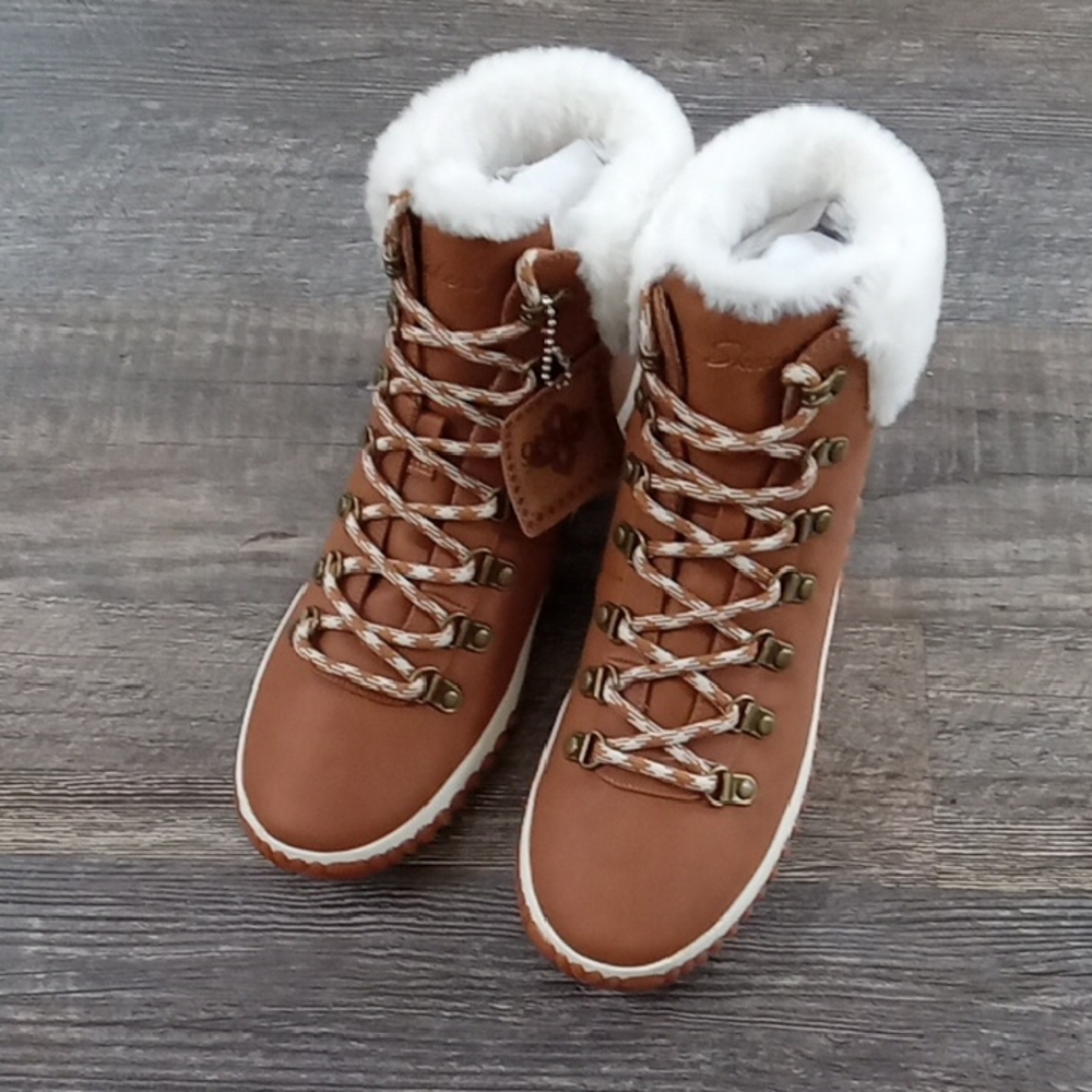 Skechers Women's Boots-NEW